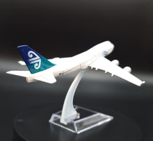 Load image into Gallery viewer, Boeing B747-400 AIr New Zealand 1:400 Metal Die Cast Airliner Plane