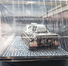 Load image into Gallery viewer, 1944 German Reich Tiger II Sd.Kfz.182 Heavy Tank 1:72 Die Cast Tank - Budapest