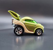 Load image into Gallery viewer, Hot Wheels 2014 Yoda Green Stars Wars Character Cars #5