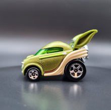 Load image into Gallery viewer, Hot Wheels 2014 Yoda Green Stars Wars Character Cars #5
