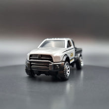 Load image into Gallery viewer, Matchbox 2019 2016 RAM Flatbed Silver #24 MBX Construction 1/20