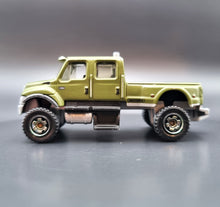 Load image into Gallery viewer, Matchbox 2018 International CXT Matt Olive Green #22 MBX Construction 1/20