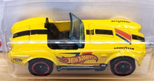 Load image into Gallery viewer, Hot Wheels 2022 Shelby Cobra 427 SC Yellow #152 Retro Racers 9/10 New Long Card