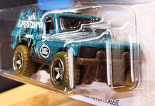 Load image into Gallery viewer, Hot Wheels 2022 Range Rover Classic Teal #159 Mud Studs 4/5 New Long Card