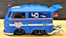 Load image into Gallery viewer, Hot Wheels 2019 Volkswagen Kool Kombi Blue #136 Volkswagen 2/10