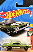 Load image into Gallery viewer, Hot Wheels 2018 '69 Dodge Charger 500 Green #92 Muscle Mania 6/10 New Long Card