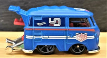 Load image into Gallery viewer, Hot Wheels 2019 Volkswagen Kool Kombi Blue #136 Volkswagen 2/10