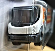 Load image into Gallery viewer, Matchbox 2018 ´09 International eStar White #6 MBX Service 1/20 New Long Card