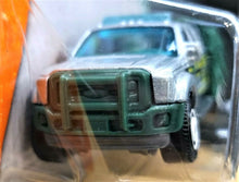 Load image into Gallery viewer, Matchbox 2017 Ford F-550 Super Duty Silver/Green #125 MBX Explorers New