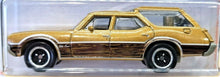 Load image into Gallery viewer, Matchbox 2019 '71 Oldsmobile Vista Cruiser Brown #13 MBX Road Trip 4/20 New