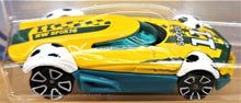 Load image into Gallery viewer, Hot Wheels 2018 MR11 Green #52 HW Sports 3/10 New Long Card