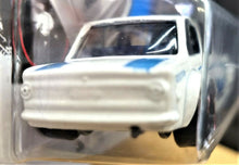 Load image into Gallery viewer, Hot Wheels 2016 BMW 2002 White #186 BMW Series 1/5 New