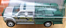Load image into Gallery viewer, Matchbox 2017 Ford F-550 Super Duty Silver/Green #125 MBX Explorers New
