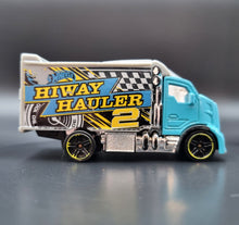 Load image into Gallery viewer, Hot Wheels 2014 Hiway Hauler 2 Turquoise #6 HW City - HW City Works
