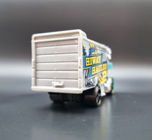 Load image into Gallery viewer, Hot Wheels 2014 Hiway Hauler 2 Turquoise #6 HW City - HW City Works
