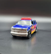 Load image into Gallery viewer, Matchbox 2003 &#39;97 Chevy Tahoe Police Blue TK-1072 MB325
