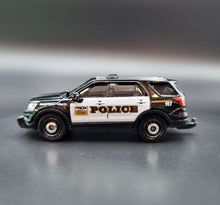 Load image into Gallery viewer, Matchbox 2021 2016 Ford Interceptor Utility Black MBX Highway #65/100
