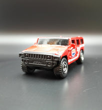 Load image into Gallery viewer, Matchbox 2010 Hummer H2 SUV Concept Red Mountain Adventure 5 Pack Loose
