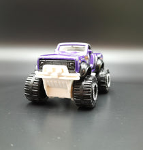 Load image into Gallery viewer, Matchbox 2014 International Scout 4x4 Purple #35 MBX Explorers
