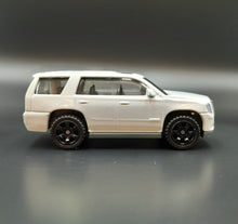 Load image into Gallery viewer, Matchbox 2020 2015 Cadillac Escalade White City Adventure II 5 Pack Loose
