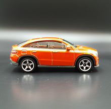 Load image into Gallery viewer, Matchbox 2020 &#39;15 Mercedes Benz GLE Coupe Orange City Adventure II 5 Pack Loose
