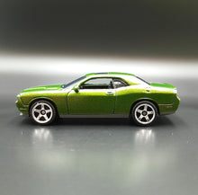 Load image into Gallery viewer, Matchbox 2020 Dodge Challenger-SRT8 Green Highway Speeders 5 Pack Exclusive
