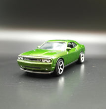 Load image into Gallery viewer, Matchbox 2020 Dodge Challenger-SRT8 Green Highway Speeders 5 Pack Exclusive
