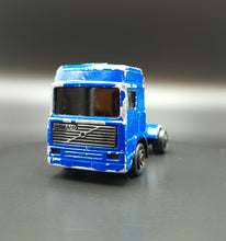 Load image into Gallery viewer, Majorette 1998 Volvo F16 Truck Blue Serie 300 1:100
