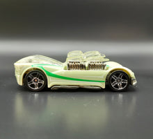 Load image into Gallery viewer, Hot Wheels 2009 What-4-2 White-Green Color Shifters
