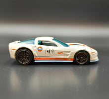 Load image into Gallery viewer, Hot Wheels 2015 &#39;09 Corvette ZR1 White #12 HW City - HW Performance
