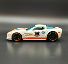 Load image into Gallery viewer, Hot Wheels 2015 &#39;09 Corvette ZR1 White #12 HW City - HW Performance
