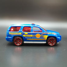 Load image into Gallery viewer, Hot Wheels 2018 &#39;07 Chevy Tahoe Blue Fast Responders 5 Pack Loose
