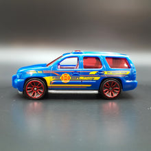 Load image into Gallery viewer, Hot Wheels 2018 &#39;07 Chevy Tahoe Blue Fast Responders 5 Pack Loose
