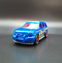 Load image into Gallery viewer, Hot Wheels 2018 &#39;07 Chevy Tahoe Blue Fast Responders 5 Pack Loose
