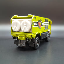 Load image into Gallery viewer, Matchbox 2009 Desert Thunder V16 Pea Green Croc Zoo 5 Pack Loose
