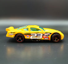 Load image into Gallery viewer, Hot Wheels 2015 Circle Tracker Yellow Track Aces 5 Pack Loose
