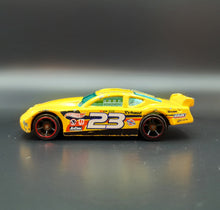 Load image into Gallery viewer, Hot Wheels 2015 Circle Tracker Yellow Track Aces 5 Pack Loose
