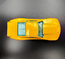 Load image into Gallery viewer, Hot Wheels 2015 Circle Tracker Yellow Track Aces 5 Pack Loose
