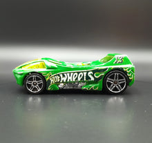 Load image into Gallery viewer, Hot Wheels 2011 Night Burner Green #238 HW Video Game Heroes 16/22
