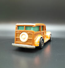 Load image into Gallery viewer, Hot Wheels 1980 &#39;40&#39;s Woodie Orange Hirakers - Rare
