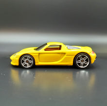 Load image into Gallery viewer, Hot Wheels 2009 Porsche Carrera GT Yellow #9/10 Dream Garage
