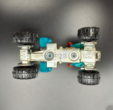 Load image into Gallery viewer, Hot Wheels 2013 Sand Stinger Teal #98 HW Stunt 3/5
