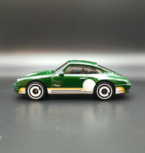 Load image into Gallery viewer, Hot Wheels 2021 &#39;96 Porsche Carrera Dark Green #16 HW Dream Garage 1/5
