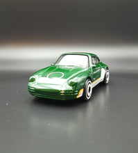 Load image into Gallery viewer, Hot Wheels 2021 &#39;96 Porsche Carrera Dark Green #16 HW Dream Garage 1/5
