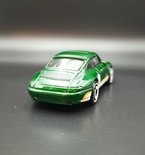 Load image into Gallery viewer, Hot Wheels 2021 &#39;96 Porsche Carrera Dark Green #16 HW Dream Garage 1/5
