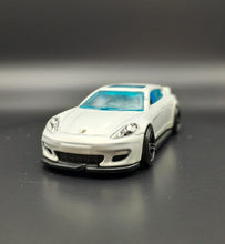 Load image into Gallery viewer, Hot Wheels 2015 Porsche Panamera White #1/5 HW Workshop Thrill Racers
