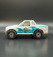 Load image into Gallery viewer, Matchbox 1999 Isuzu Amigo White #49 Beach 4/5
