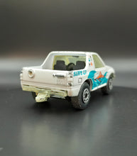 Load image into Gallery viewer, Matchbox 1999 Isuzu Amigo White #49 Beach 4/5
