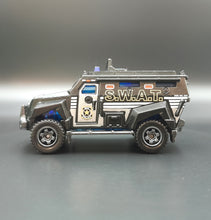 Load image into Gallery viewer, Matchbox 2014 S.W.A.T Truck Black #78 MBX Heroic Rescue
