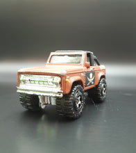 Load image into Gallery viewer, Matchbox 2007 1972 Ford Bronco 4X4 Matte Brown Pirates 5 Pack Loose
